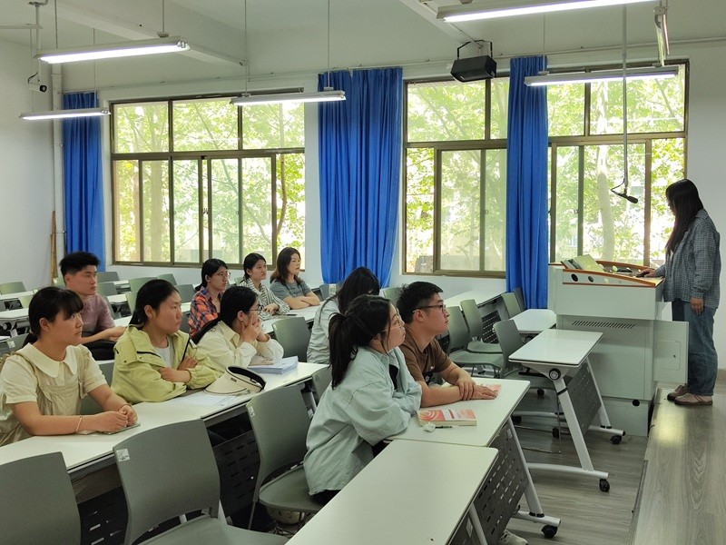 必赢电子游戏平台学生第二党支部开展“学习中央八项规定精神”专题学习会