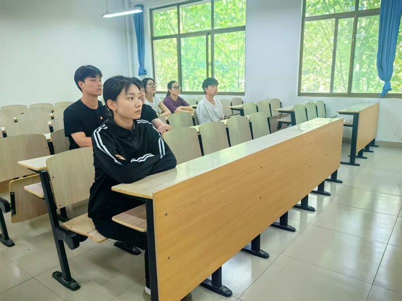 必赢电子游戏平台学生第七党支部举办“传承劳动精神，践行党员担当”专题学习会