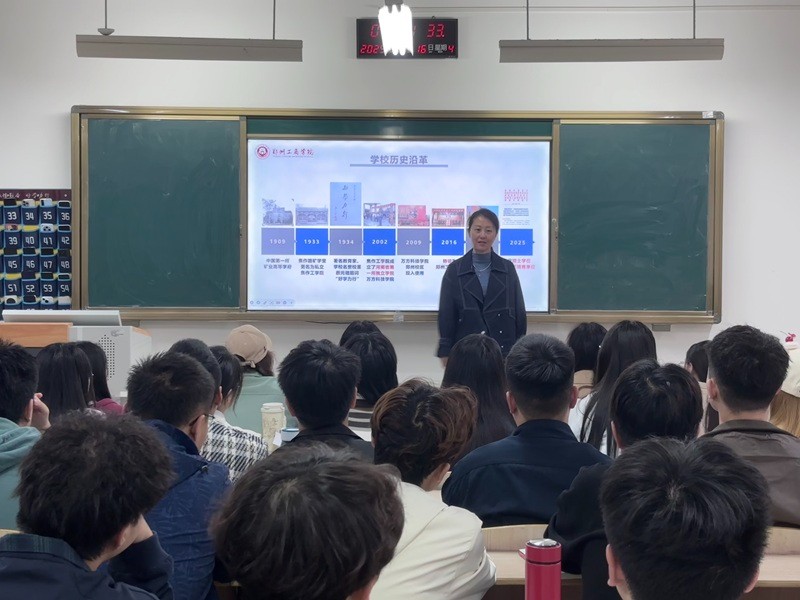 必赢电子游戏平台副校长王莹深入计算机科学与技术(专升本)2502班开展座谈会